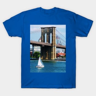 Manhattan NY - Sailboat by the Brooklyn Bridge T-Shirt